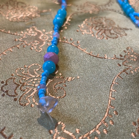 Handmade Jewelry Turquoise Centre Beaded Necklace w Skulls & Semiprecious Stones - Picture 9 of 9